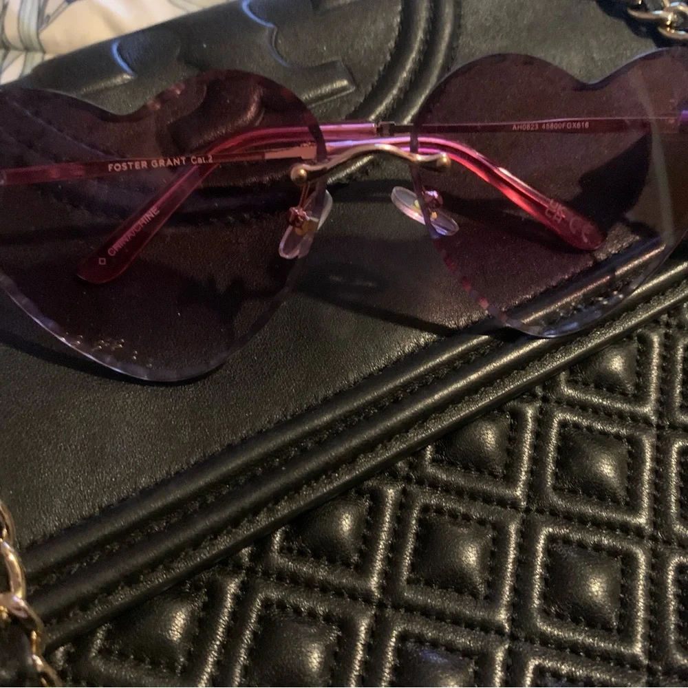 Foster Grant Translucent Pink Heart Sunglasses NWT beveled edge lenses